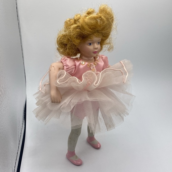 Avon Porcelain Ballerina Doll 1991 10” Retired and Collectible - Picture 6 of 8